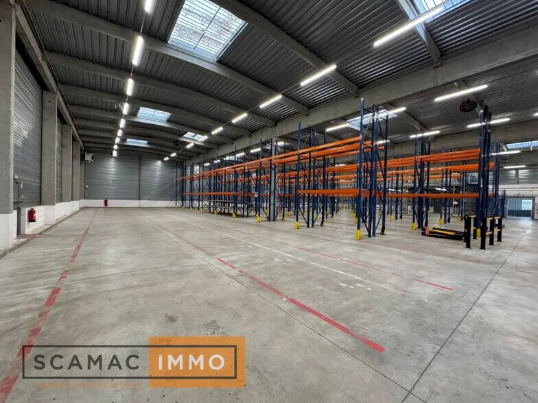 Local d’activités dans Lisses à louer - Photo de l’immeuble – Image 2 sur 6