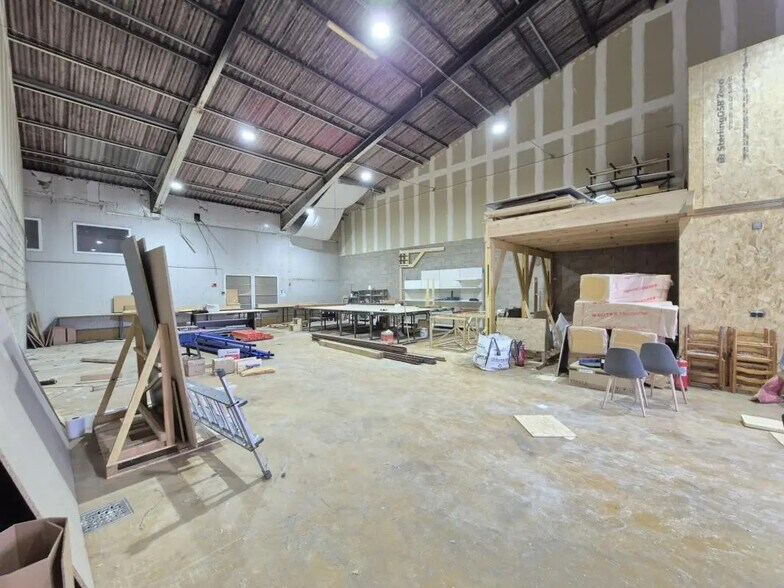 Local d'activités dans Perpignan à vendre - Photo de l’immeuble – Image 2 sur 5