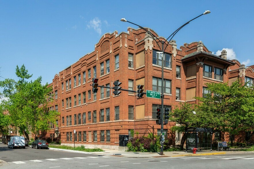 352–370 E. 60th Street portefeuille de 2 biens à vendre sur LoopNet.fr - Photo de l’immeuble – Image 2 sur 6