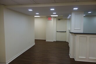 6433 98th St, Rego Park, NY à louer Photo intérieure– Image 2 sur 42
