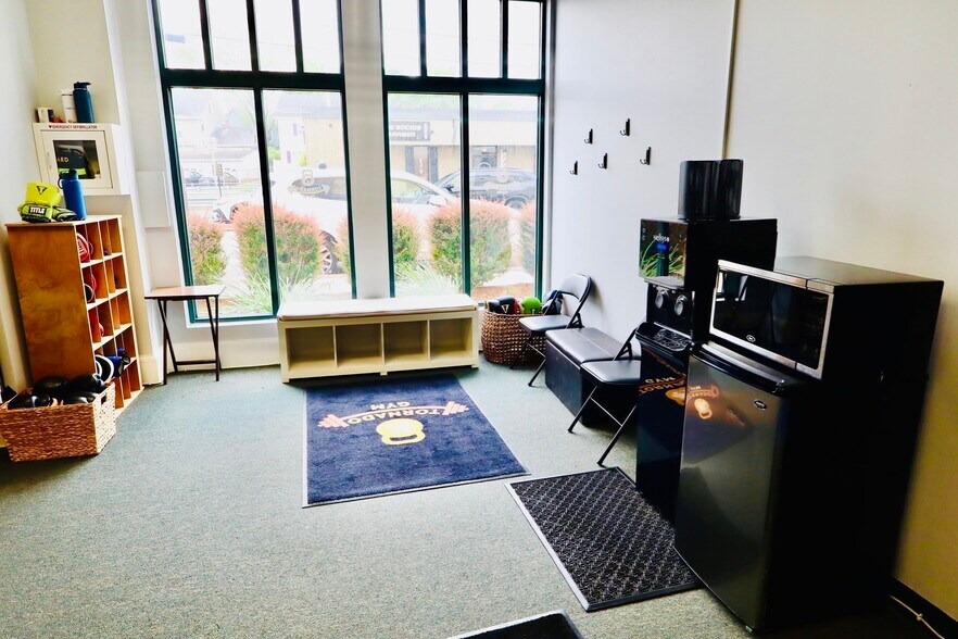 246 Main St, Hudson, MA à louer - Photo de l’immeuble – Image 2 sur 22