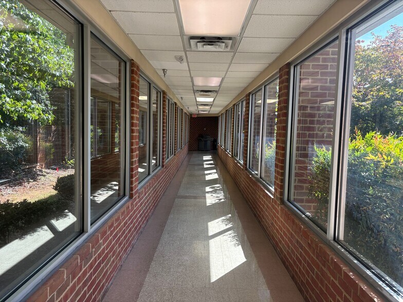 22290 Timberlake Rd, Lynchburg, VA à louer - Photo de l’immeuble – Image 3 sur 19
