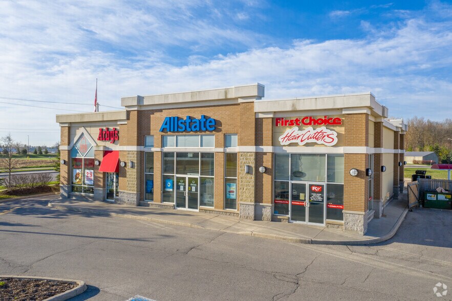 328 Farmers Market Rd, Waterloo, ON à louer - Photo de l’immeuble – Image 2 sur 4