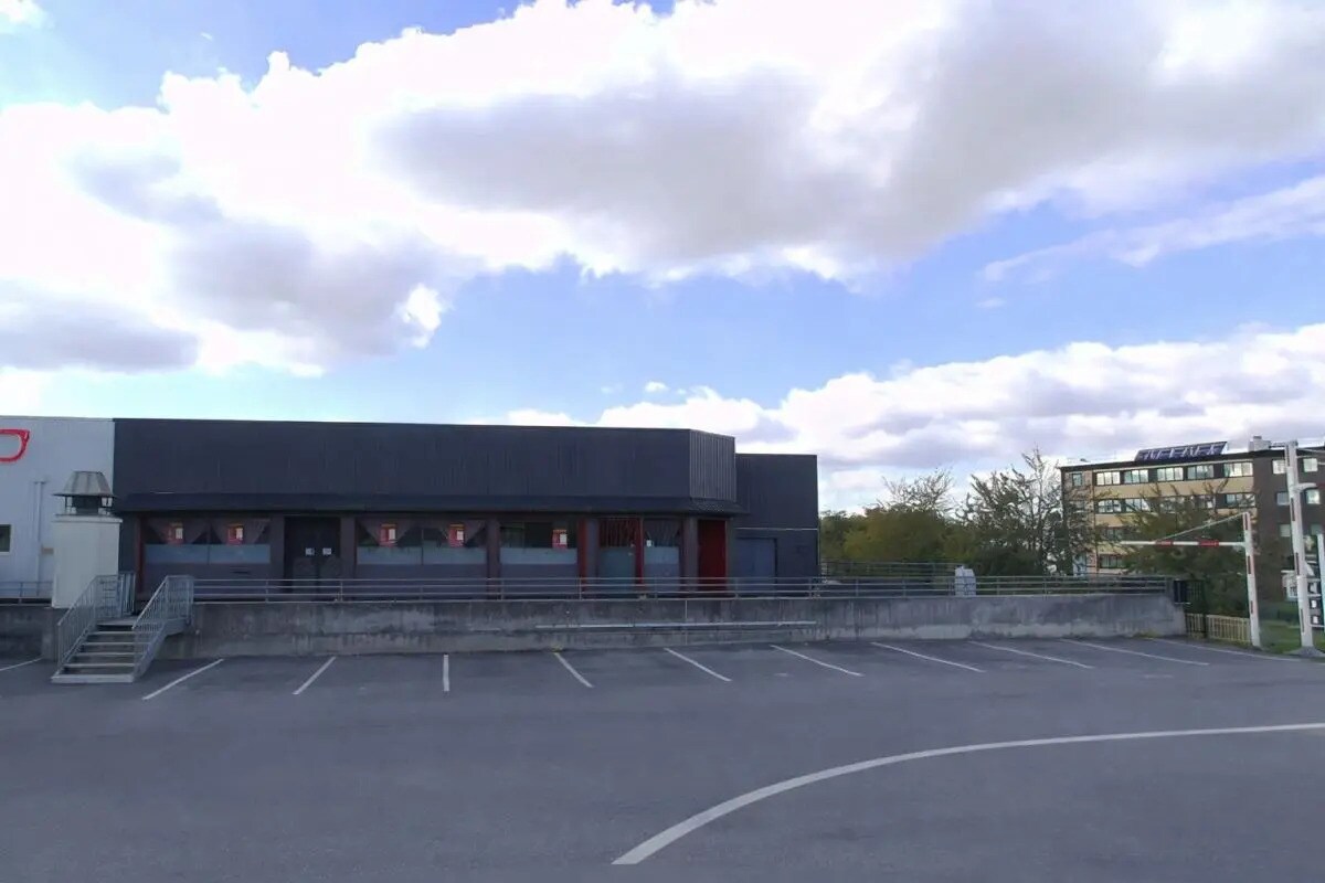 Local commercial dans Salouël à louer Photo de l’immeuble– Image 1 sur 2