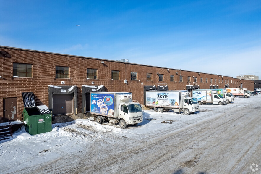 375-455 Rue Deslauriers, Saint-Laurent, QC à louer - Photo de l’immeuble – Image 3 sur 6