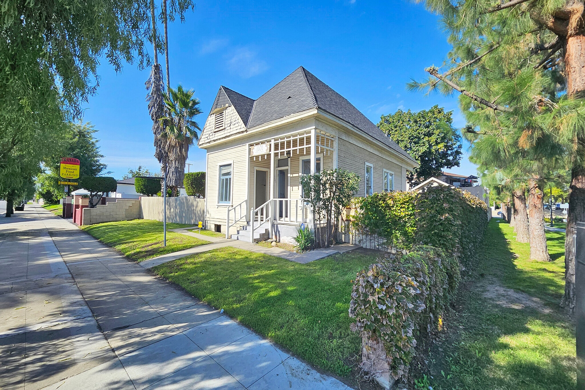 1101 W Burbank Blvd, Burbank, CA à louer Photo intérieure– Image 1 sur 32