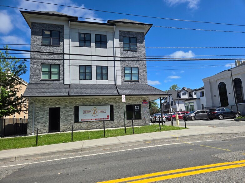 176 Maple Ave, Monsey, NY à vendre - Photo de l’immeuble – Image 2 sur 2