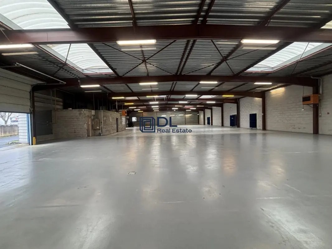 Industriel/Logistique dans Saint-Pierre-du-Perray à louer Photo intérieure– Image 1 sur 22