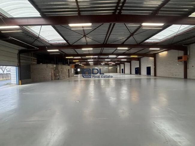 Plus de détails pour Industriel/Logistique à louer