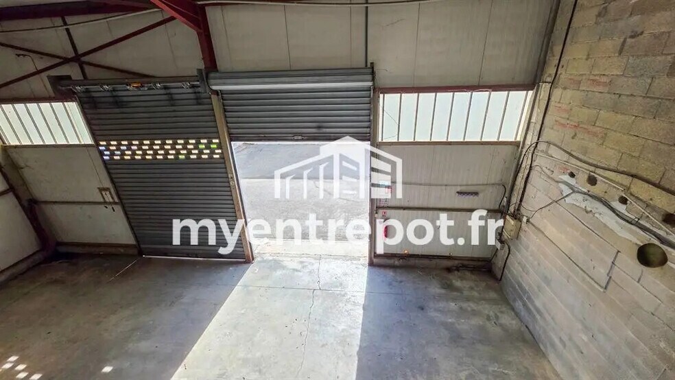 Local d’activités dans Aubagne à louer - Photo de l’immeuble – Image 3 sur 6