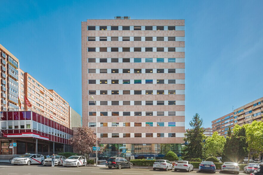 Calle de Orense, 58, Madrid, Madrid à louer - Photo de l’immeuble – Image 1 sur 6