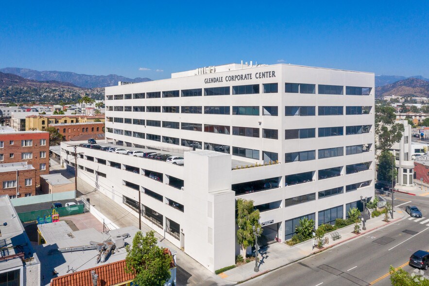 425 E Colorado St, Glendale, CA à louer - Photo de l’immeuble – Image 2 sur 11