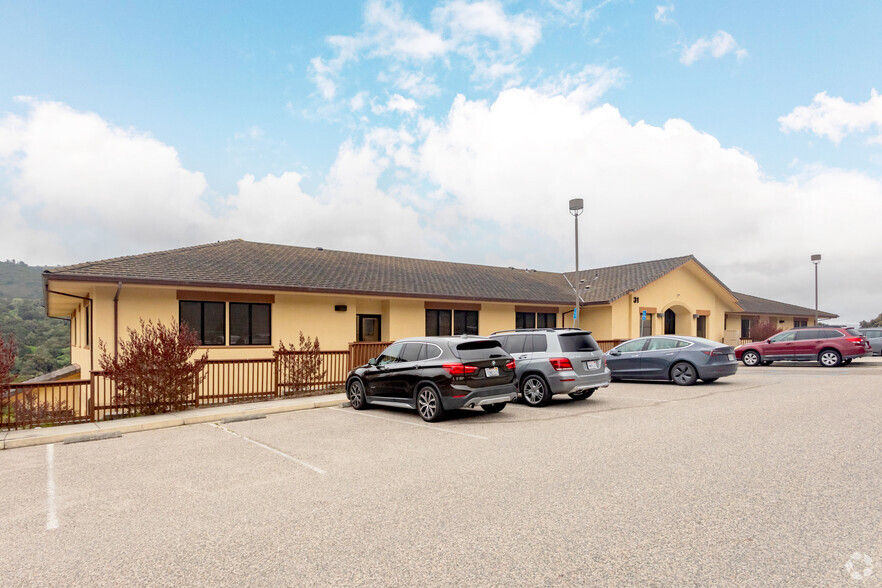 31 Upper Ragsdale Dr, Monterey, CA à louer - Photo de l’immeuble – Image 1 sur 11
