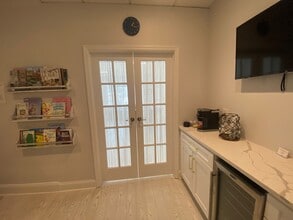 45 E Putnam Ave, Greenwich, CT à louer Photo intérieure– Image 1 sur 5