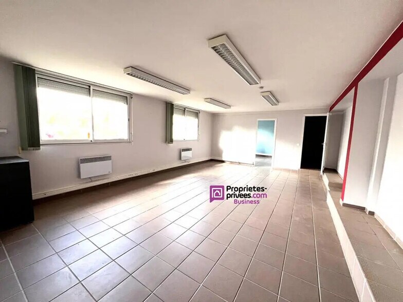 Bureau dans Senlis à louer - Photo de l’immeuble – Image 2 sur 7