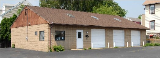 2100 Barnum Ave, Bridgeport, CT à louer - Photo principale – Image 1 sur 7