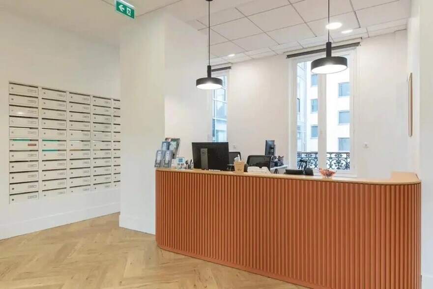 13/15 Rue Taitbout, Paris à louer - Photo de l’immeuble – Image 3 sur 14