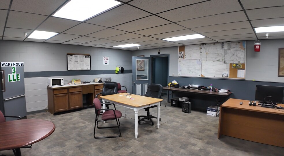 301 Northwestern Ave, Chariton, IA à louer - Photo de l’immeuble – Image 2 sur 6
