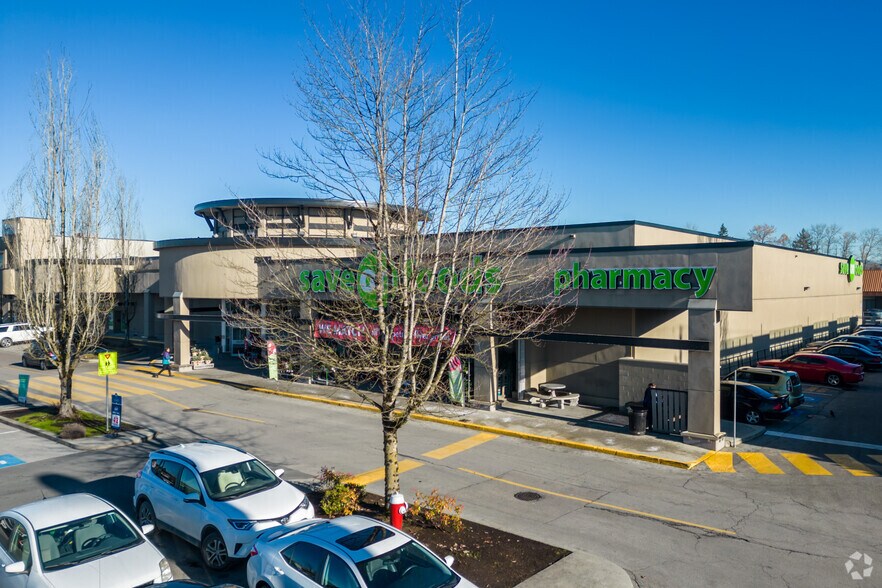 20395 Lougheed Hwy, Maple Ridge, BC à louer - Photo de l’immeuble – Image 1 sur 7