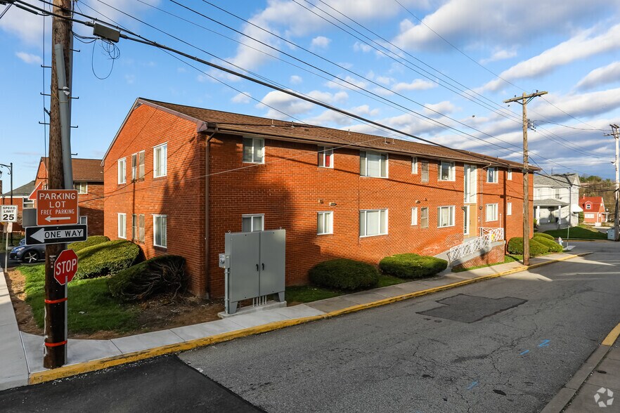 1101 Broadway St, East McKeesport, PA à vendre - Photo principale – Image 1 sur 8