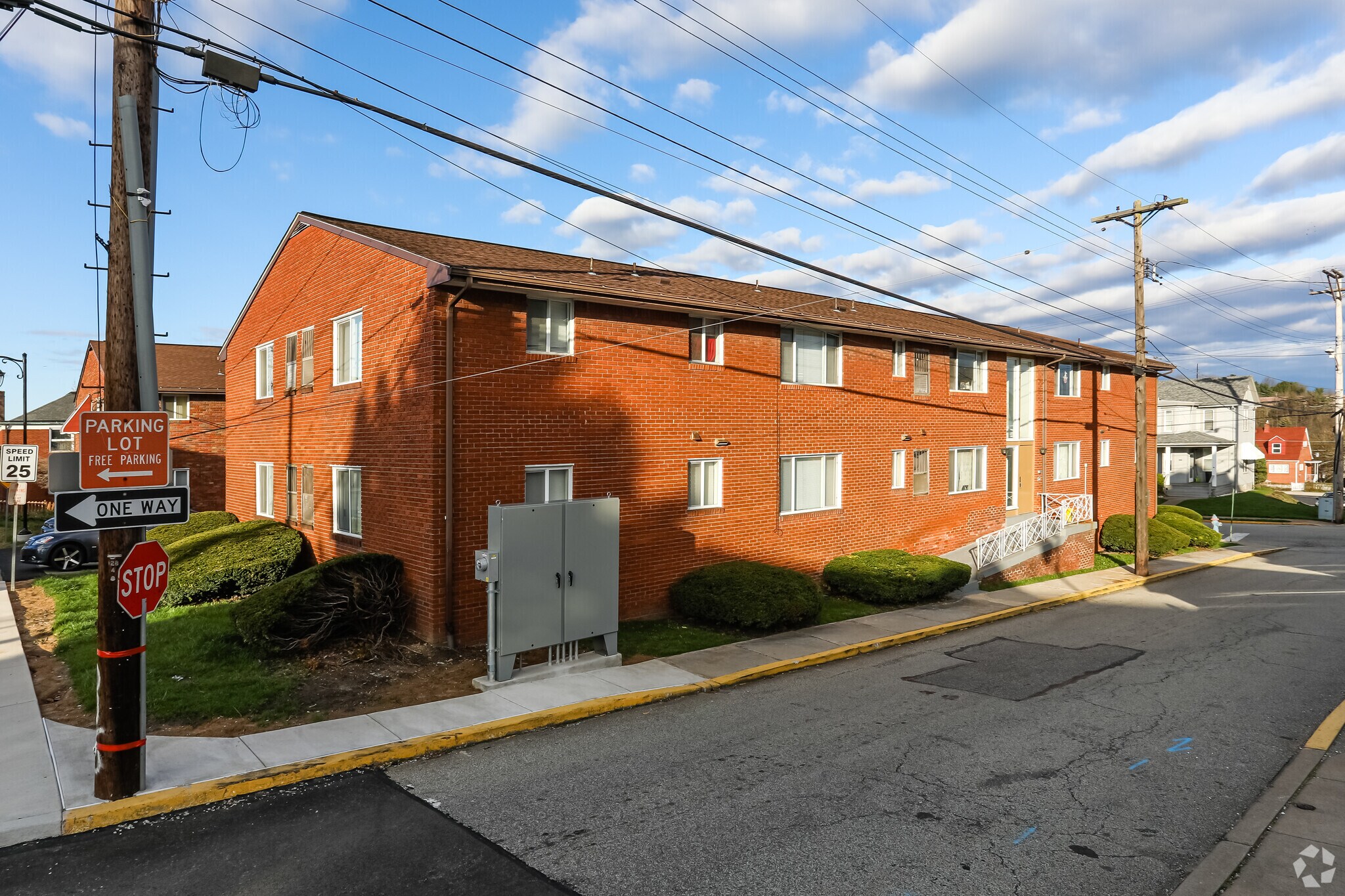 1101 Broadway St, East McKeesport, PA à vendre Photo principale– Image 1 sur 9
