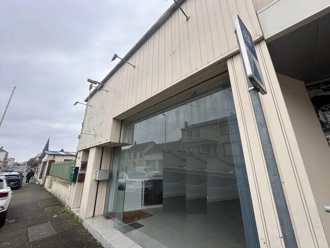 Plus de détails pour Local commercial à vendre