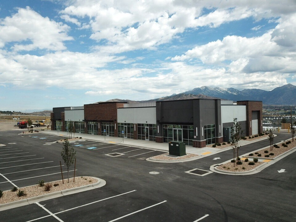 North Redwood Road, Saratoga Springs, UT à louer Photo de l’immeuble– Image 1 sur 10