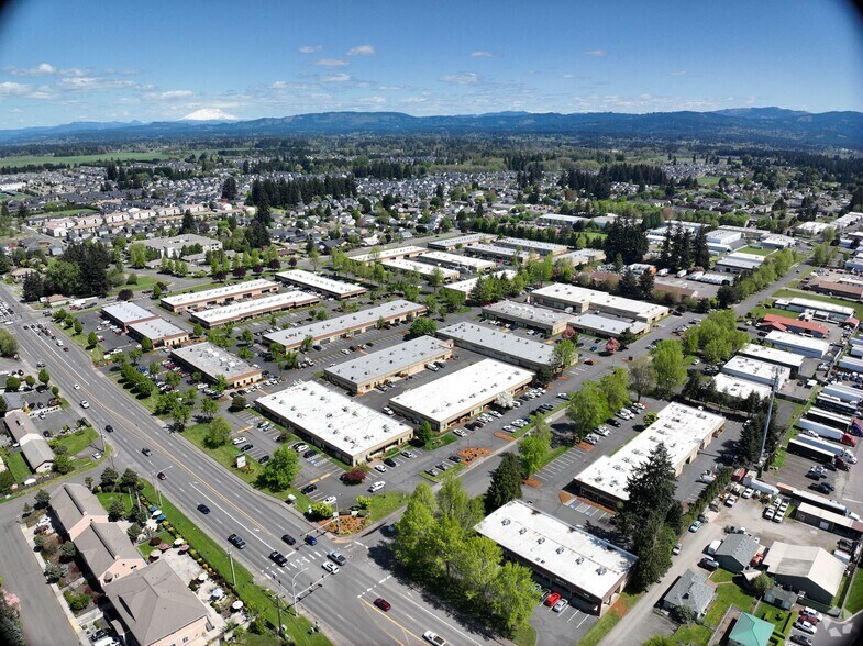 9611 NE 117th Ave, Vancouver, WA à louer – Image 2 sur 13