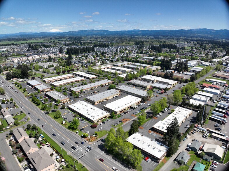 9611 NE 117th Ave, Vancouver, WA à louer – Image 2 sur 13