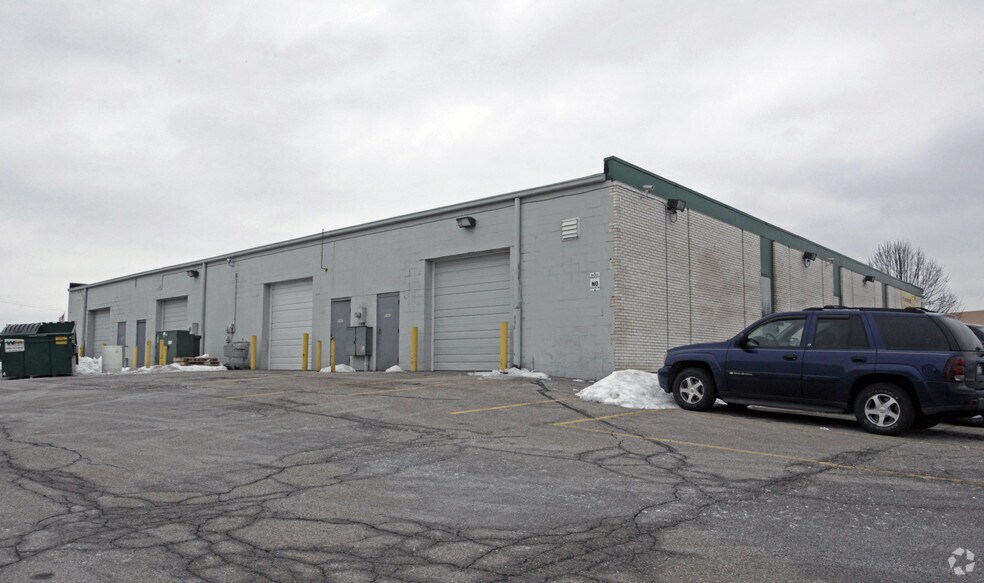 5747-5753 Executive Blvd, Dayton, OH à louer - Photo de l’immeuble – Image 2 sur 3