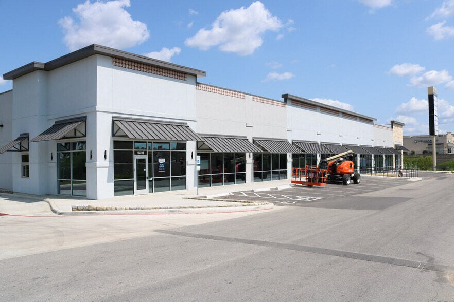 15319 Lookout Rd, San Antonio, TX à louer - Photo de l’immeuble – Image 3 sur 10