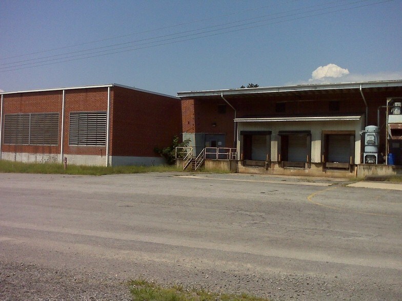 304 E Main St, Elkin, NC à louer - Photo de l’immeuble – Image 2 sur 2