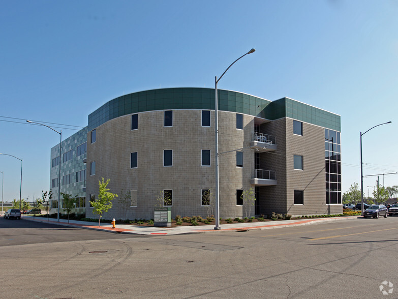711 E Monument Ave, Dayton, OH à louer - Photo de l’immeuble – Image 2 sur 14