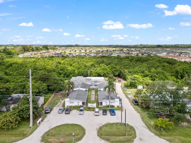 1215 Hartman Rd, Fort Pierce, FL à vendre - Photo de l’immeuble – Image 2 sur 20