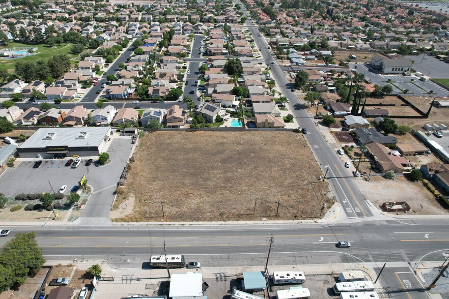 2000-2020 Mentone Blvd., Mentone, CA à vendre - Photo de l’immeuble – Image 2 sur 25