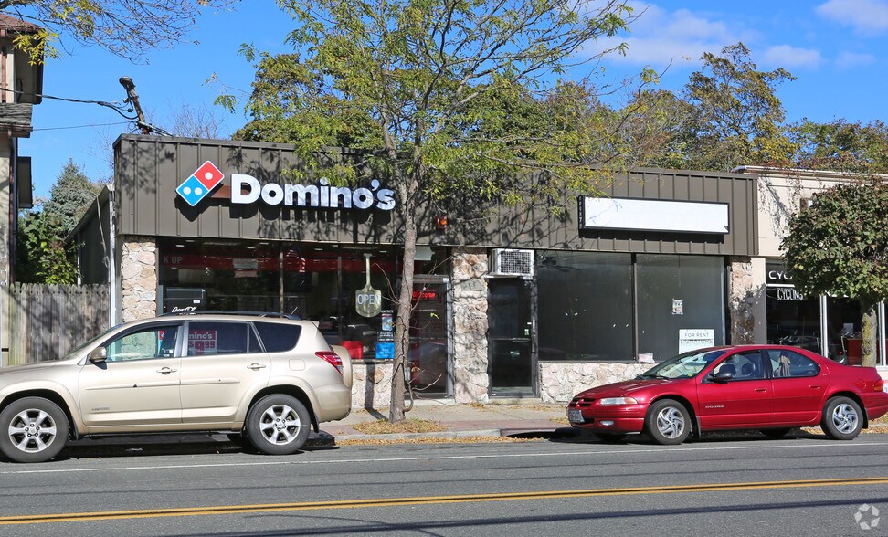 75-77 W Main St, East Islip, NY à louer - Photo de l’immeuble – Image 1 sur 10