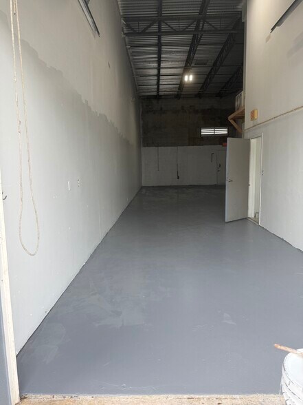 227 SW 3rd Ave, Cape Coral, FL à vendre - Photo intérieure – Image 2 sur 21