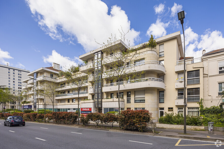 Bureau dans Suresnes à louer - Photo de l’immeuble – Image 3 sur 3