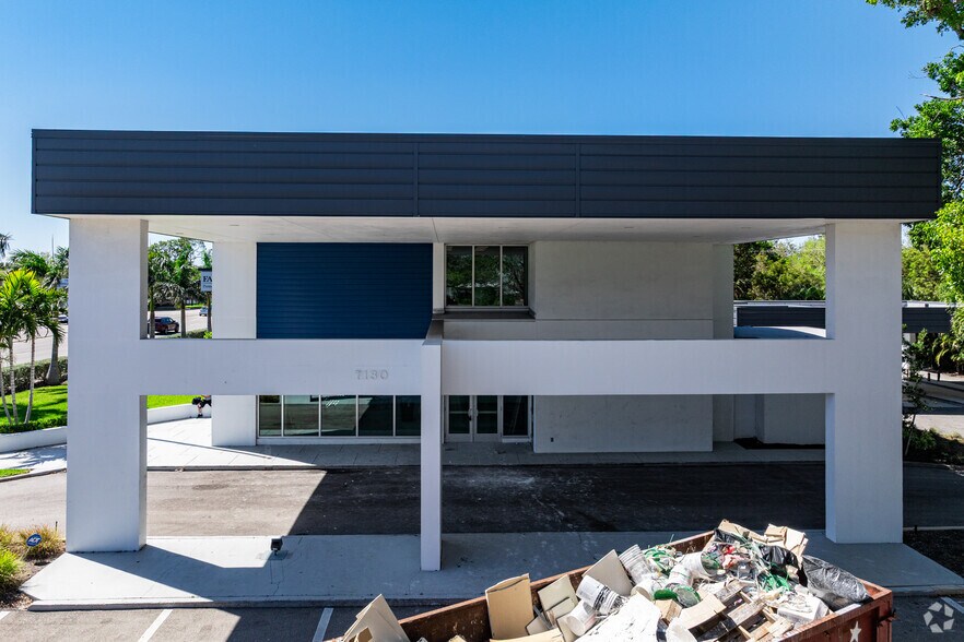 7130 College Pky, Fort Myers, FL à louer - Photo de l’immeuble – Image 2 sur 4