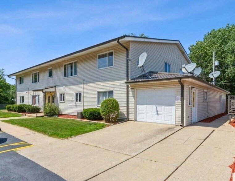 301-306 Larson Ct, Hillsdale, IL à vendre - Photo de l’immeuble – Image 1 sur 9