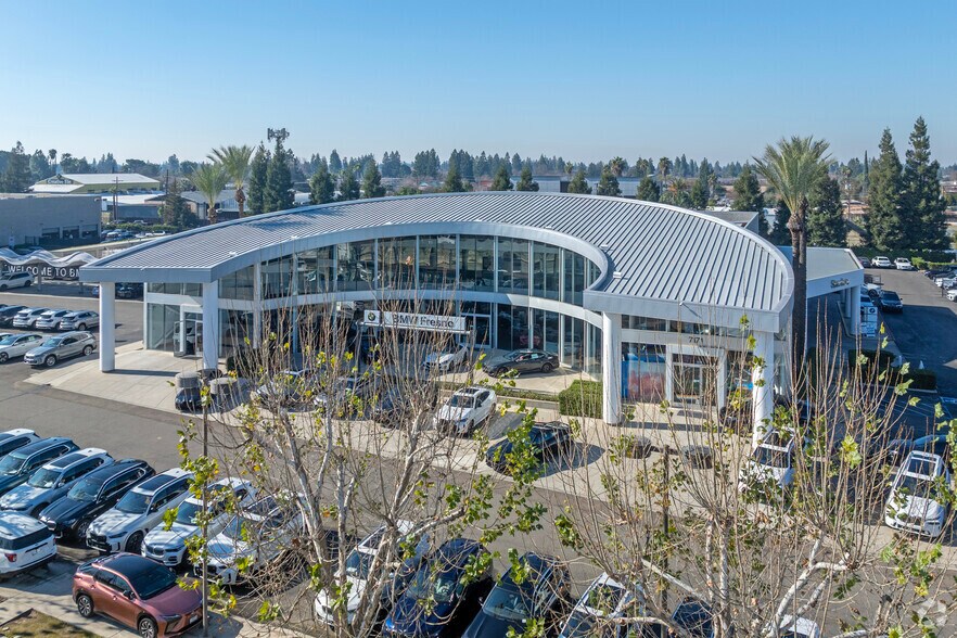 7171 N Palm Ave, Fresno, CA à louer - Photo de l’immeuble – Image 2 sur 5