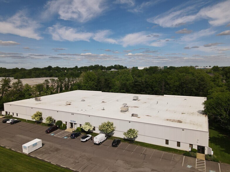 835 Wheeler Way, Langhorne, PA à louer - Photo de l’immeuble – Image 3 sur 4