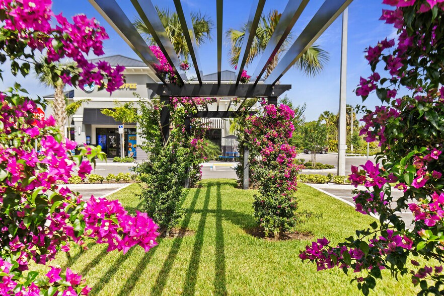 8776 Lantana Rd, Lake Worth, FL à louer - Photo de l’immeuble – Image 3 sur 13