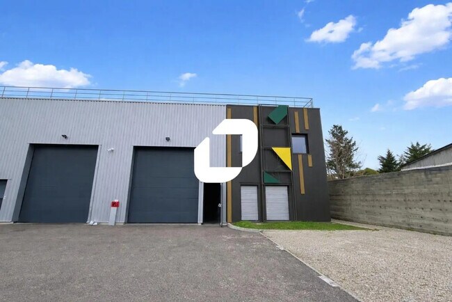 Plus de détails pour 88 Rue De L'Industrie, Saint-Priest - Bureau, Local d'activités à louer