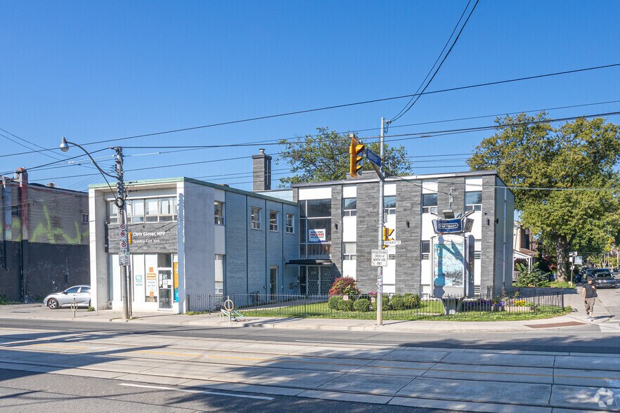226 Bathurst St, Toronto, ON à louer - Photo de l’immeuble – Image 2 sur 3
