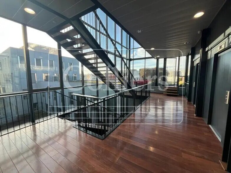 18 Rue Jacqueline Auriol, Lyon à louer - Photo de l’immeuble – Image 3 sur 27