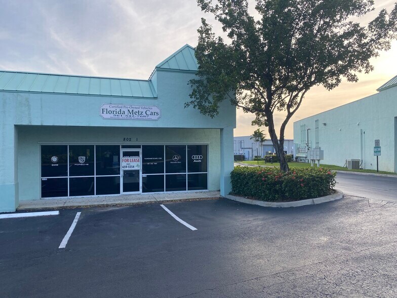802 Old Dixie Hwy, West Palm Beach, FL à louer - Photo de l’immeuble – Image 2 sur 5