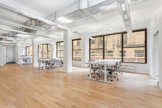 223-225 W 35th St, New York, NY à louer Photo intérieure– Image 2 sur 8