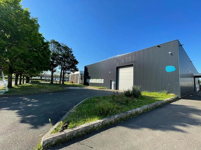 Local d’activités dans SAINT-OUEN-L'AUMONE à louer - Photo de l’immeuble – Image 2 sur 23