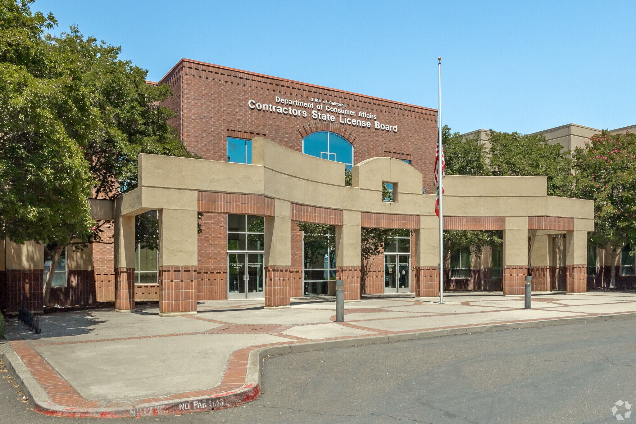 9821 Business Park Dr, Sacramento, CA à louer Photo principale– Image 1 sur 6